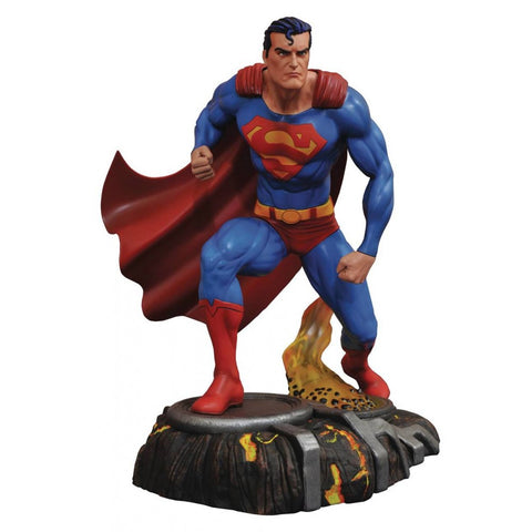 DC Gallery PVC Statue Superman 25 cm